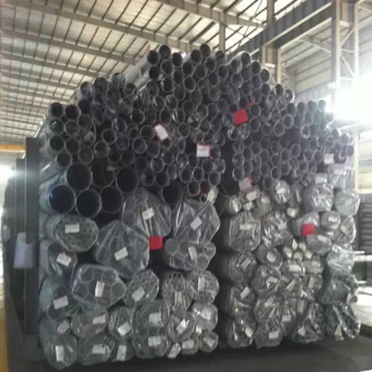 永穗不銹鋼圓管已包裝，待發(fā)貨倉庫
