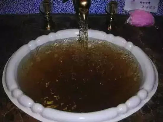 看看您家用的水管，是不銹鋼水管太貴，還是家人的健康不值得投資？